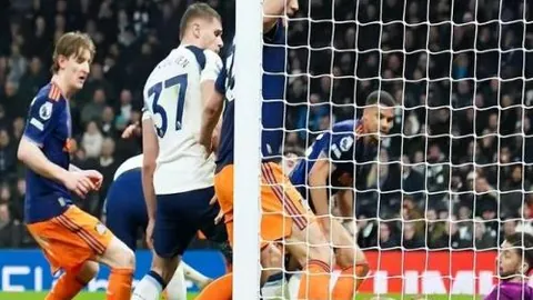 24岁曼城新锐连续11场未进球，状态下滑遭瓜迪奥拉置疑，沦为队内边缘角色